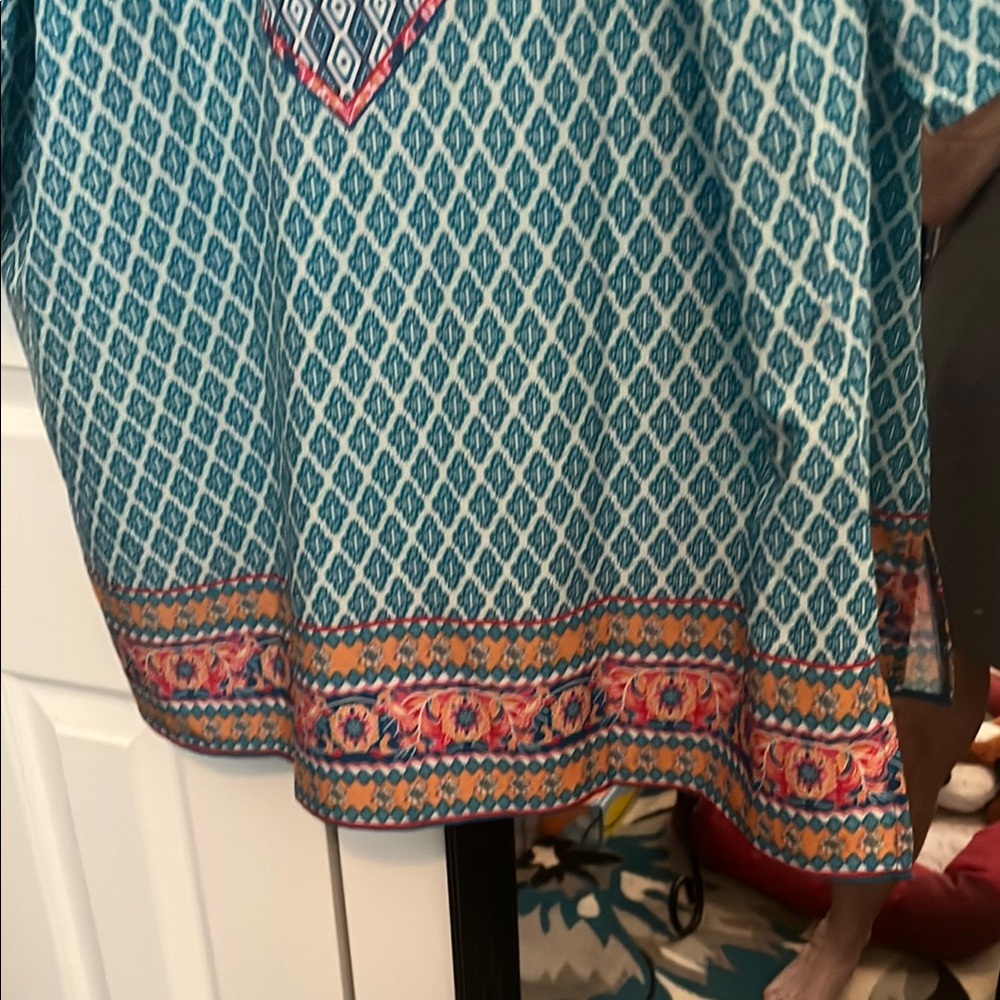 Teal and Red Patterned Tunic - Picture 4 of 8